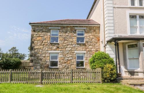 Llangefni House | Tirionfa