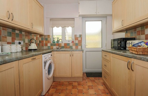 Talsarnau Cottage | TIRIONFA, pet friendly, country holiday cottage in Talsarnau