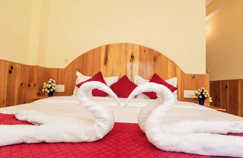 Banjar Hotel | Tirthan River Echoes