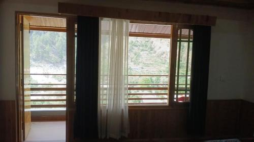 Banjar Hotel | Tirthan Villa Resort