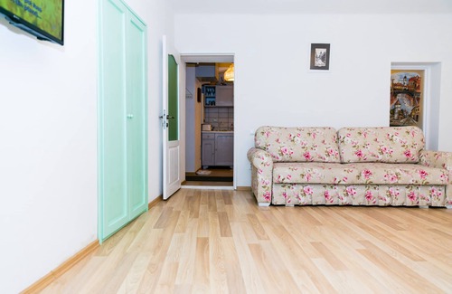 Historic Center Apartment | Tischler Apartment & Studio
