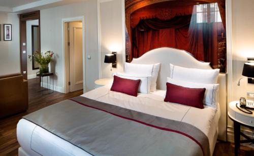 Mitte Hotel | TITANIC Gendarmenmarkt Berlin