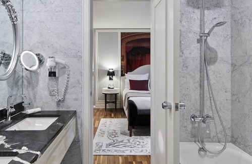 Mitte Hotel | TITANIC Gendarmenmarkt Berlin