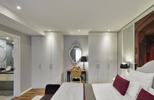 Mitte Hotel | TITANIC Gendarmenmarkt Berlin