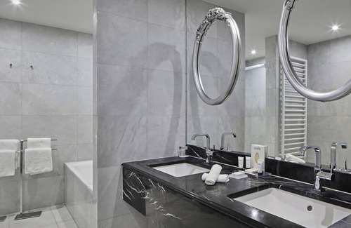 Mitte Hotel | TITANIC Gendarmenmarkt Berlin