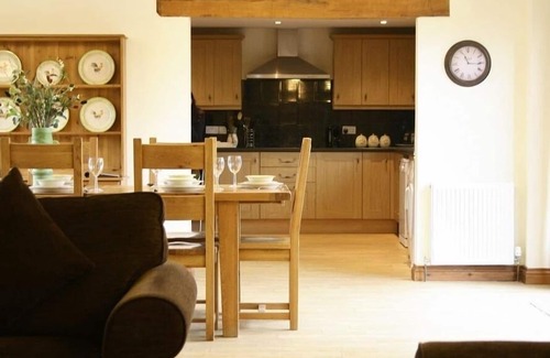 Chipping Norton Cottage | Tithe Barn, Lyneham
