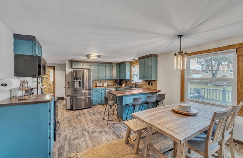 Ashwaubenon House | Titletown Hideaway: Spacious Boho 4 Bedroom Home by RedAwning