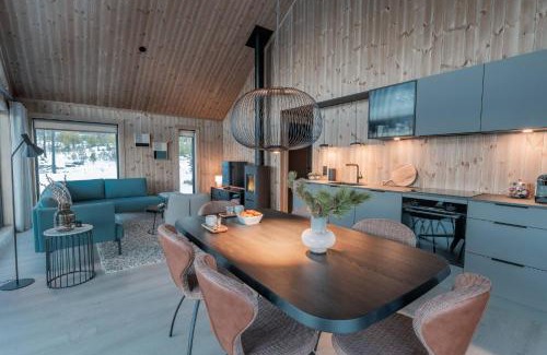 Nes House | Tiur, stylish new cabin with hot tub