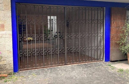 Coyoacan House | Tlalpan Center House. Near Zona Hospitales Sur. Azteca Stadium area. UNAM.