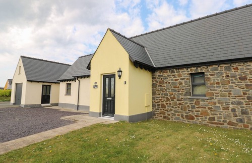 Haverfordwest Cottage | Tlws Bach