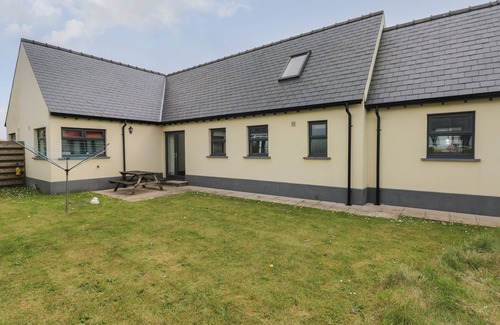 Haverfordwest Cottage | Tlws Bach