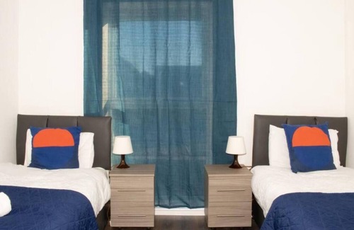 West Thurrock Apartment | TMS Beautiful 2BR Apartment! Ensuite! Lakeside