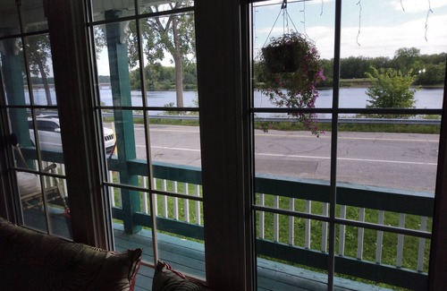 Hull House | tnAttractive house perfectly located at crossing river, 10 min to Ottawa!
