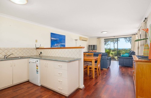 Broadwater Resort | To The Beach - Unit 2