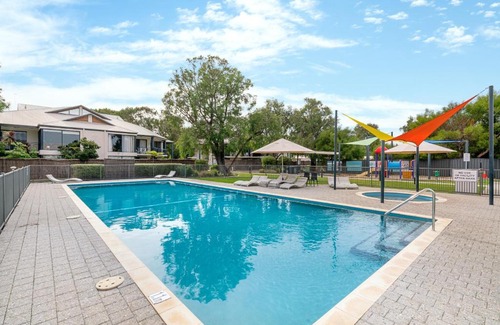 Broadwater House | To the Beach - Unit 2 Cape View Resort