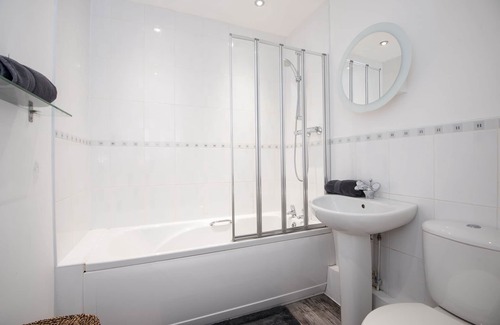 Durham Apartment | Toast Lettings | New Durham Courtyard