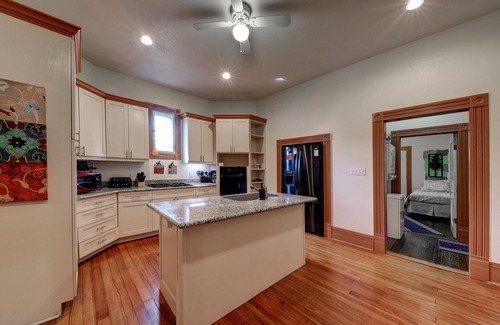 Midtown House | TOBIN HILL OASIS - PRIVATE POOL HOUSE 3BD/2.5BA, SCREENED IN PORCH, FULL KITCHEN