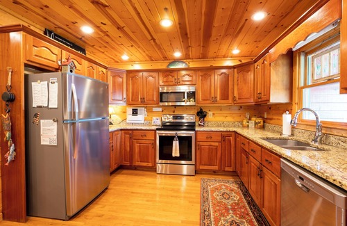 Suches Cabin | Toccoa River Cabin - Beautiful! Fishing! Tubing! Hiking!