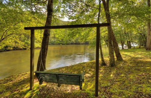Mineral Bluff House | Toccoa River Escape - Cuddleup