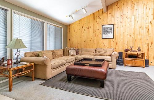 Bass Lake House | Todds Lakefront House
