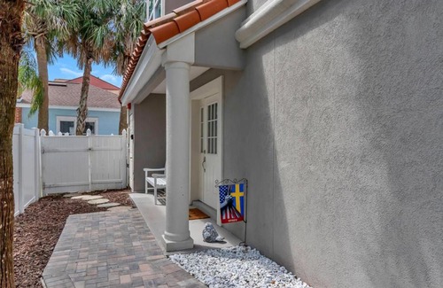 Jacksonville Beach House | Toes in the Sand