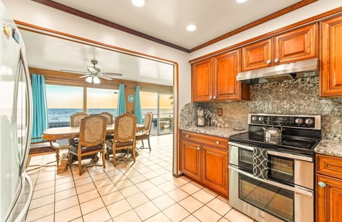 Mussel Shoals House | Toes in the Sand! Great Location!