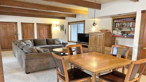 Sunriver House | Tokatee 02