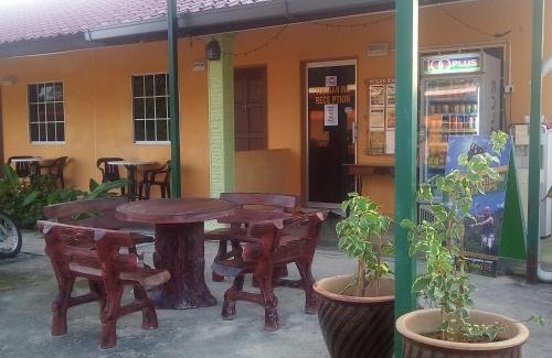 Lubok Buaya Hotel | Tokman Inn