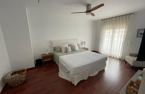 Almeria House | Tokyo Rooms (El Playazo) - Habitación PREMIUM con baño privado