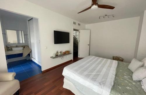 Almeria House | Tokyo Rooms (El Playazo) - Habitación PREMIUM con baño privado