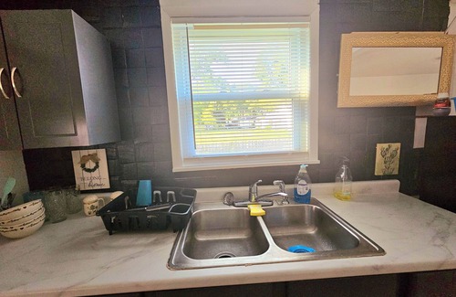 Toledo House | Toledo ohio Home close to everything Parks etcnbackyard- fellowship