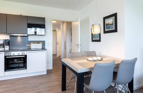 Boltenhagen Apartment | Tolles, Strandnahes Ferienapartment mit Schönem Balkon und Blick Über die Felder - Aparthotel