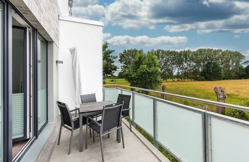 Boltenhagen Apartment | Tolles, Strandnahes Ferienapartment mit Schönem Balkon und Blick Über die Felder - Aparthotel