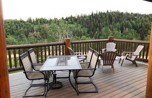 Tollgate Canyon House | Tollgate Canyon Cabin Sleeps 10 near Park City