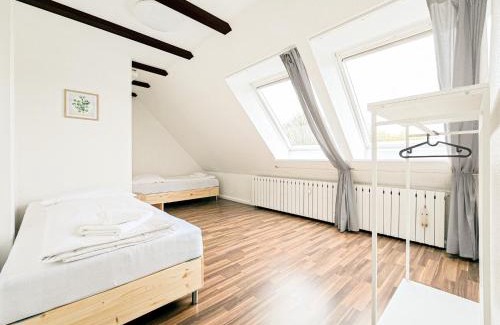 Buchholz Apartment | Tolstov Apartments - 4 Room Maisonette Apartment - 25 min Messe DUS