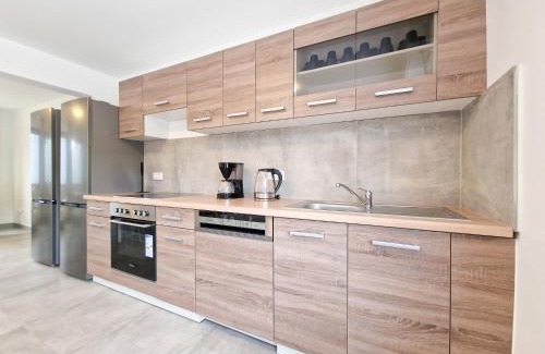 Neuenkamp Apartment | Tolstov House - 6 Room House with Terrace and Parking - 25 Min Messe DUS & Airport DUS