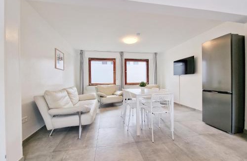 Neuenkamp Apartment | Tolstov House - 6 Room House with Terrace and Parking - 25 Min Messe DUS & Airport DUS