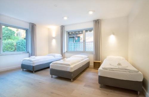 Rhein-Erft-Kreis District Apartment | Tolstov House - Freistehendes 9 Zimmer Haus mit großem Garten