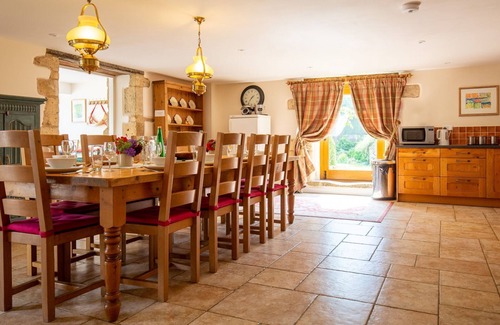 Andoversford Cottage | Tom's Barn - sleeps 10 guests in 5 bedrooms