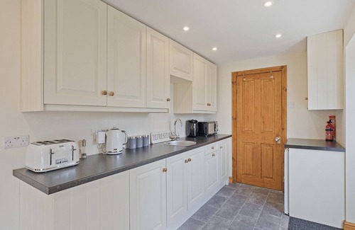 Knaresborough Cottage | TOM'S CABIN, romantic, character holiday cottage in Knaresborough