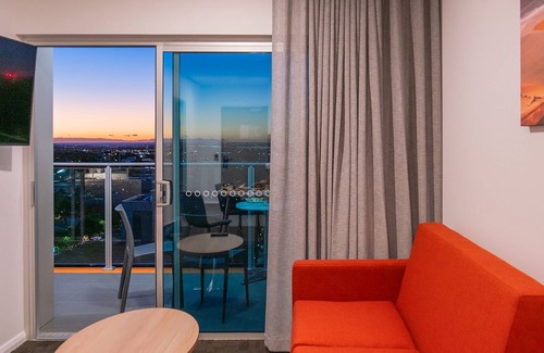 Adelaide Central Business District Hotel | Tom's Court Hotel
