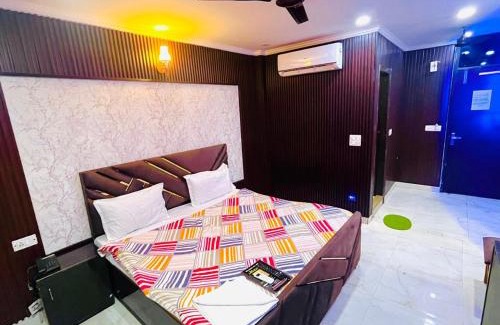 Jangpura Hotel | Tom stay - 10 min Walking Distance Nizamuddin Railway Station