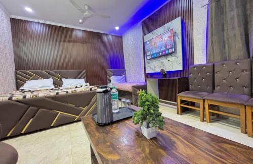 Jangpura Hotel | Tom stay - 10 min Walking Distance Nizamuddin Railway Station