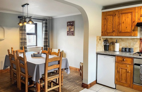 Over Haddon Cottage | Tom Wragg Suite - UK40248