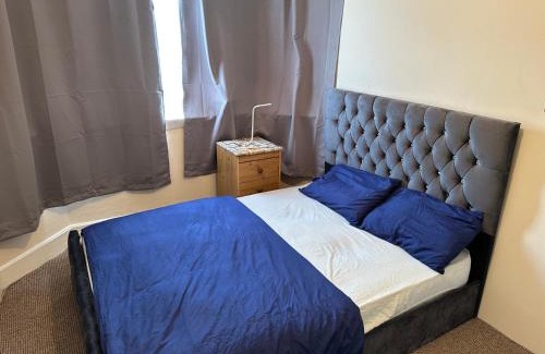 Greenwich Apartment | Tomla Inn-3 Beds House - 6 people sleeps-Greenwich Holiday Short Let