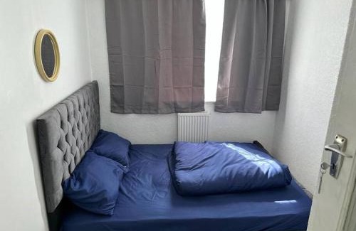 Greenwich Apartment | Tomla Inn-3 Beds House - 6 people sleeps-Greenwich Holiday Short Let