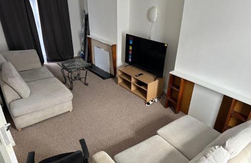 Greenwich Apartment | Tomla Inn-3 Beds House - 6 people sleeps-Greenwich Holiday Short Let