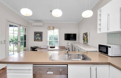 Wagga Wagga House | Tompson - Lush Garden, Pets Allowed