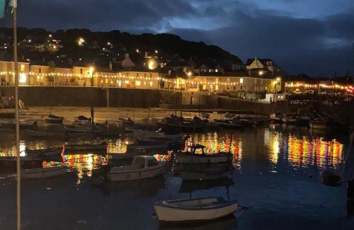 Mousehole House | Toms Harbour Light cosy cottage