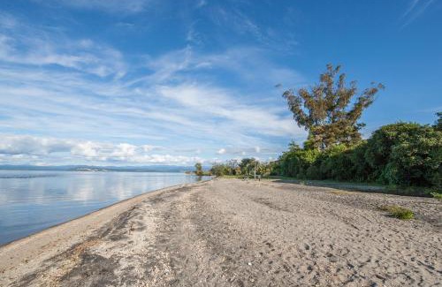Kuratau House | Tongariro Adventures The Lodge